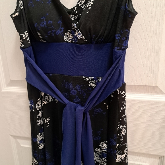 Jessica Floral Print Dress Black White Blue Tie Waist Tank Style V Neck Size 10 - Picture 12 of 14